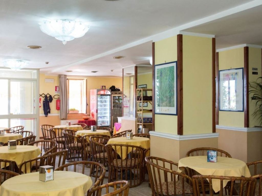 restaurants-restaurant