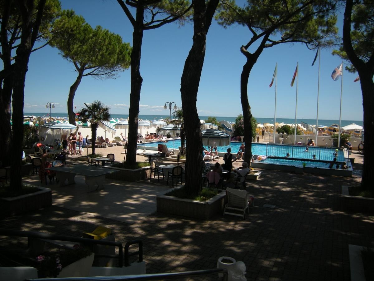pools-outdoor-pool