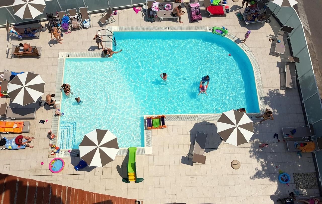 pools-outdoor-pool