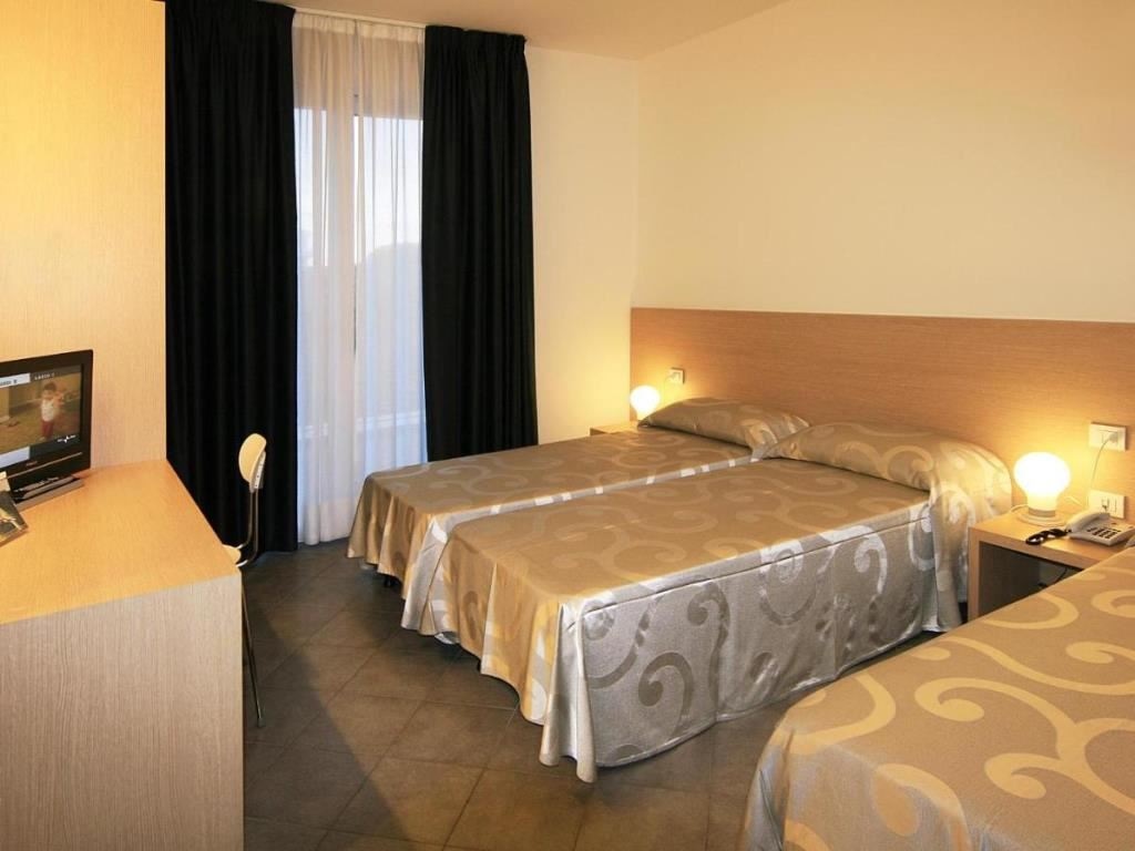 rooms-triple-room-with-balcony