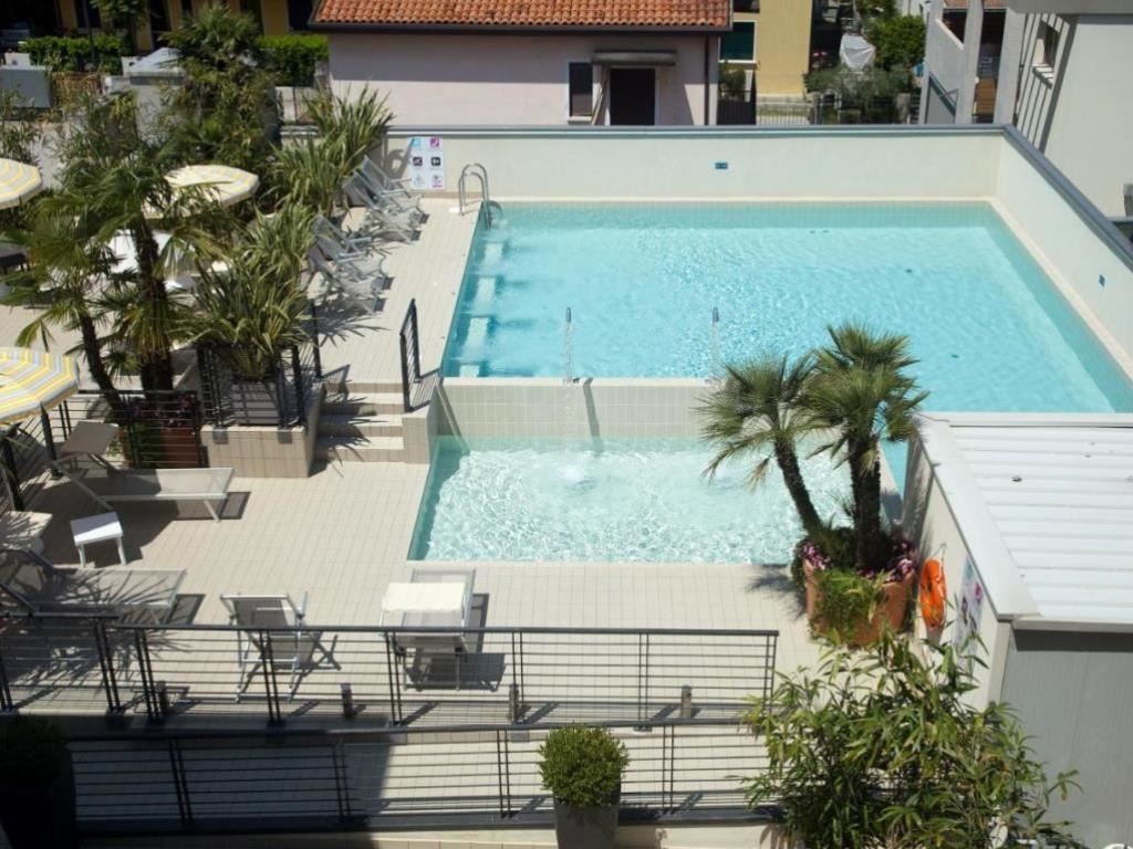 pools-outdoor-pool