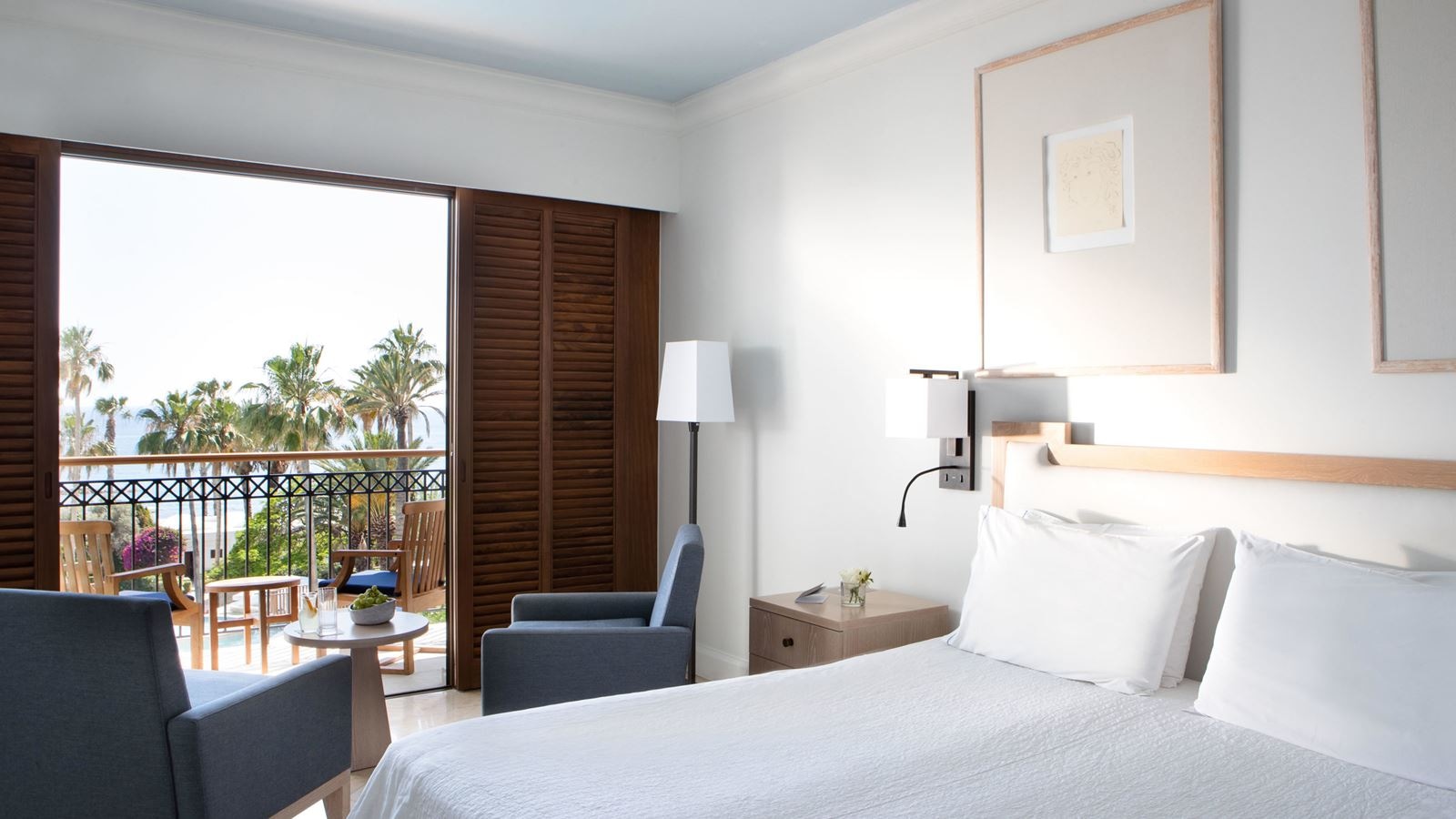 rooms-standard-room-lateral-sea-view