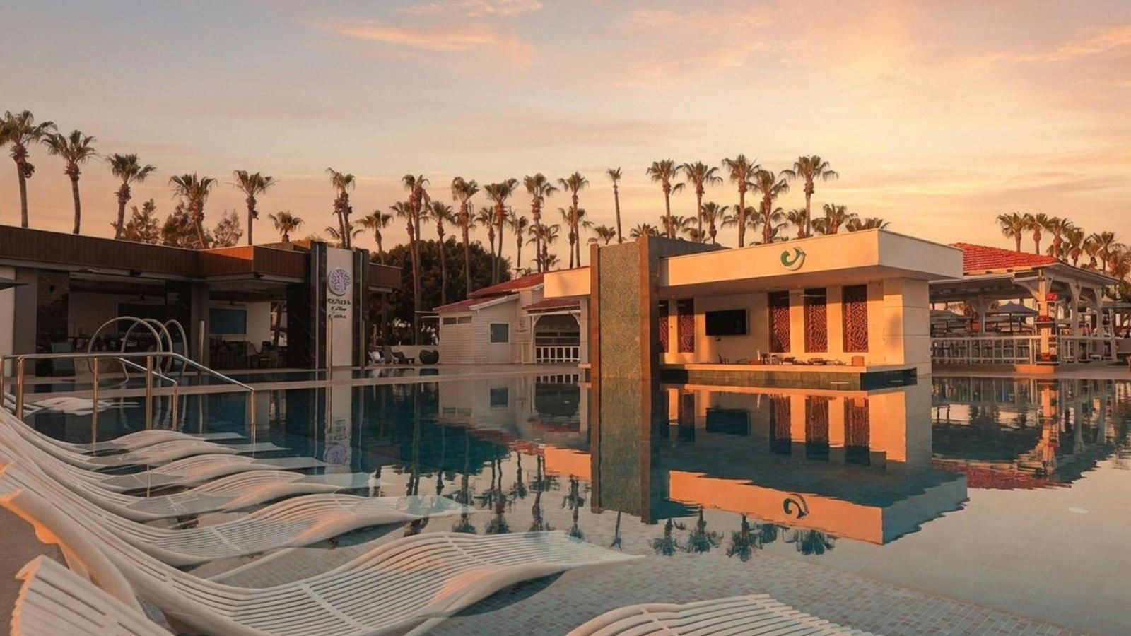 bars-sirena-pool-bar