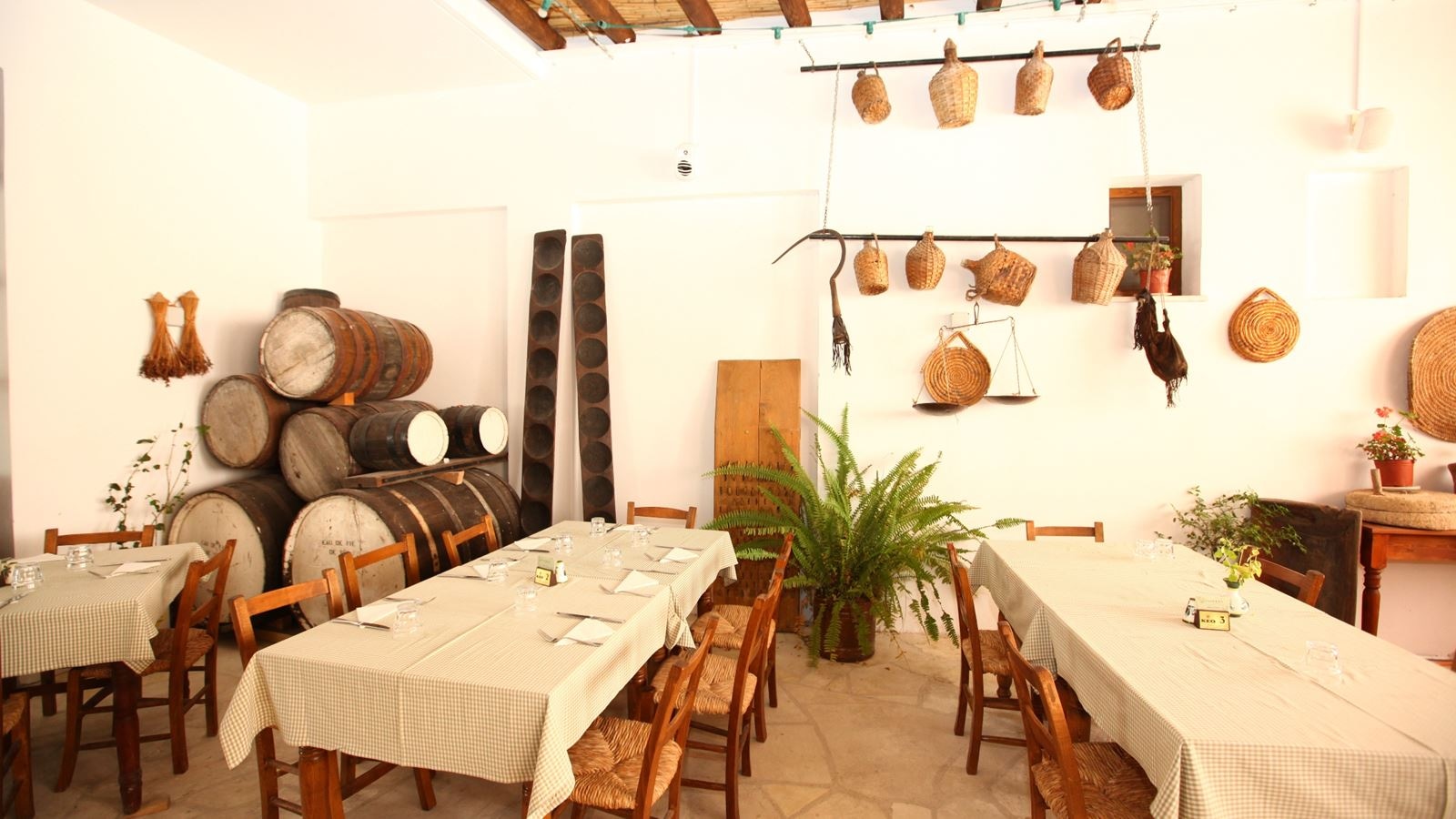 restaurants-mezedogonia-cyprus-taverna