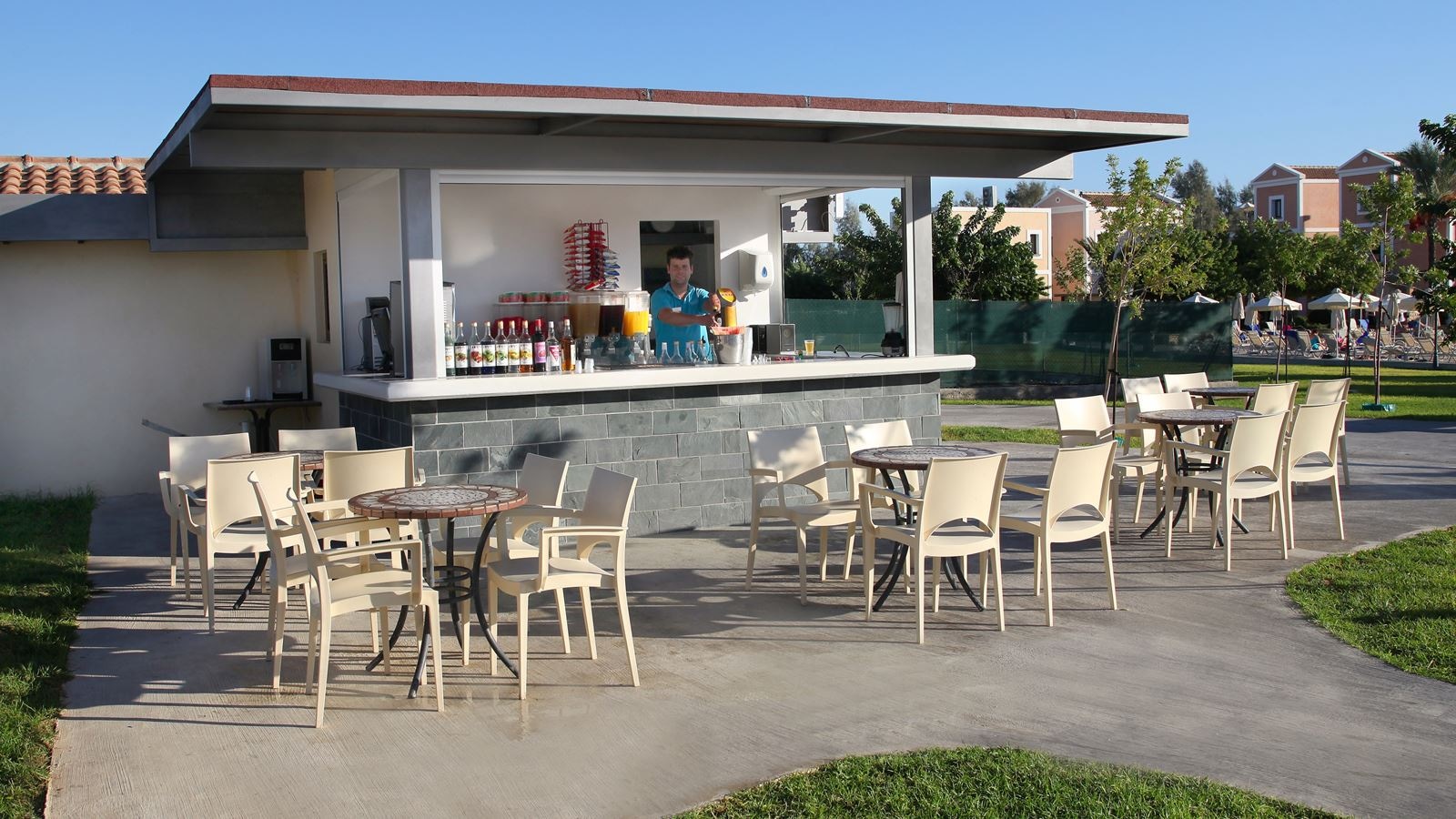 bars-splash-pool-bar