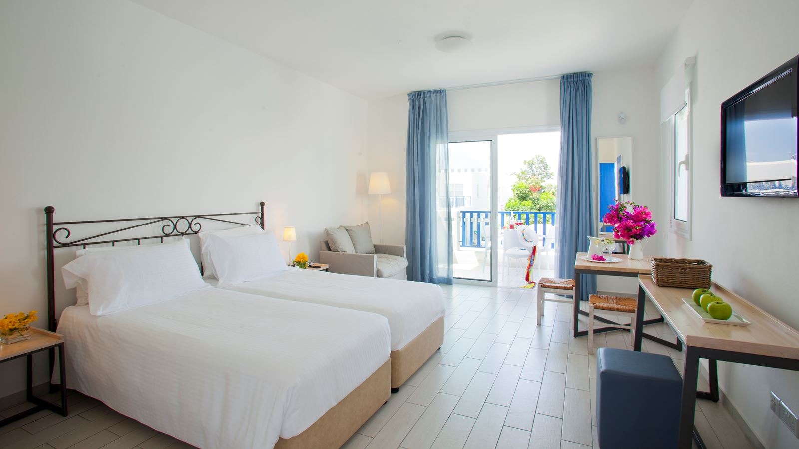 rooms-standard-studio-balcony-or-terrace