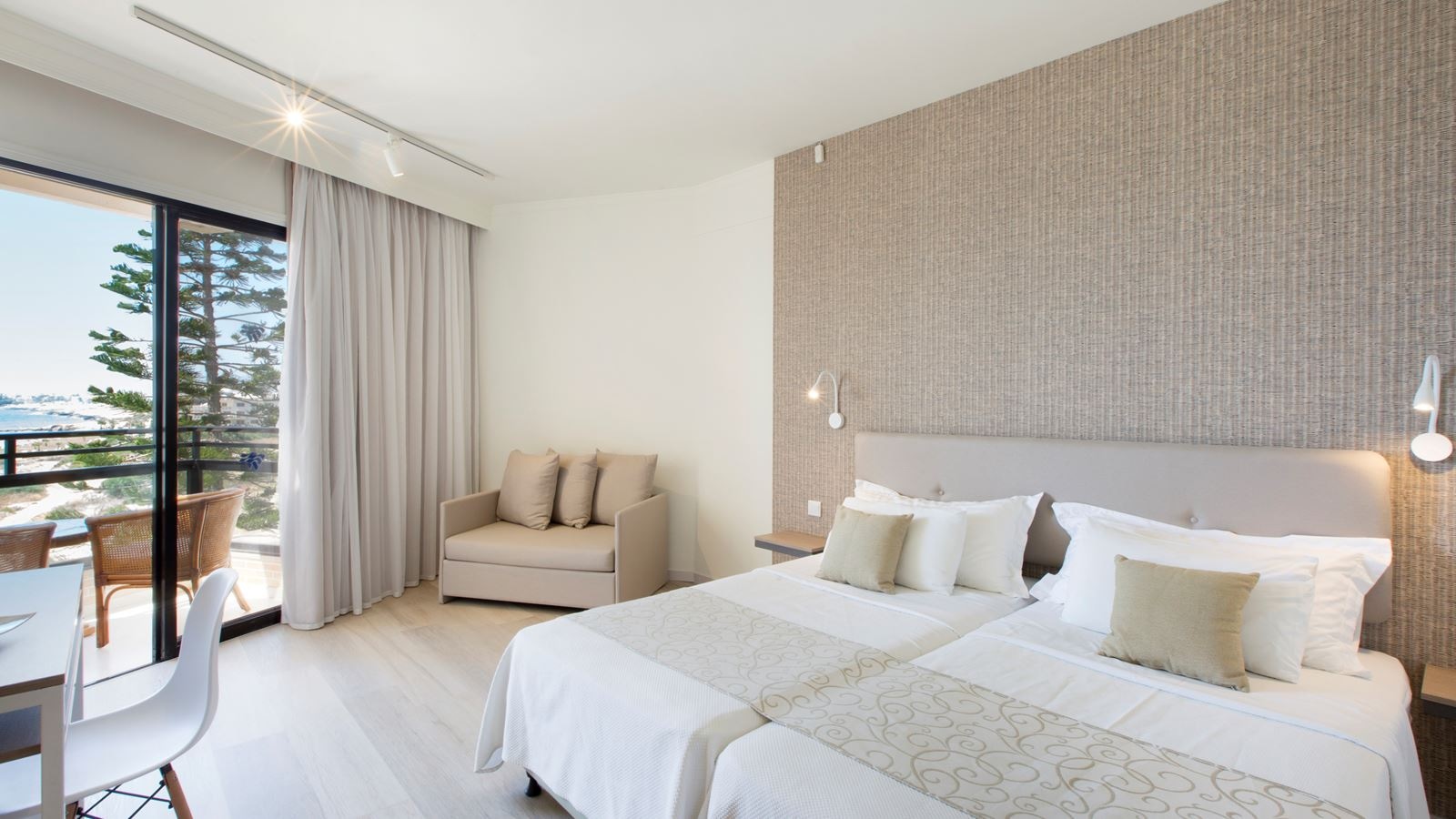 rooms-double-superior-sea-front-seaview