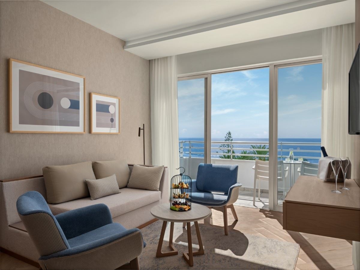 rooms-junior-suite-pool--seaview--adults-only-over-16-years