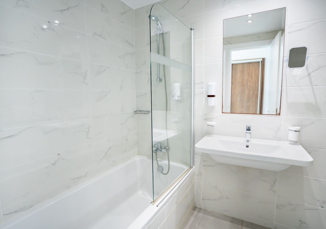 rooms-singleuse-standard-room-lateralseaview-balcony