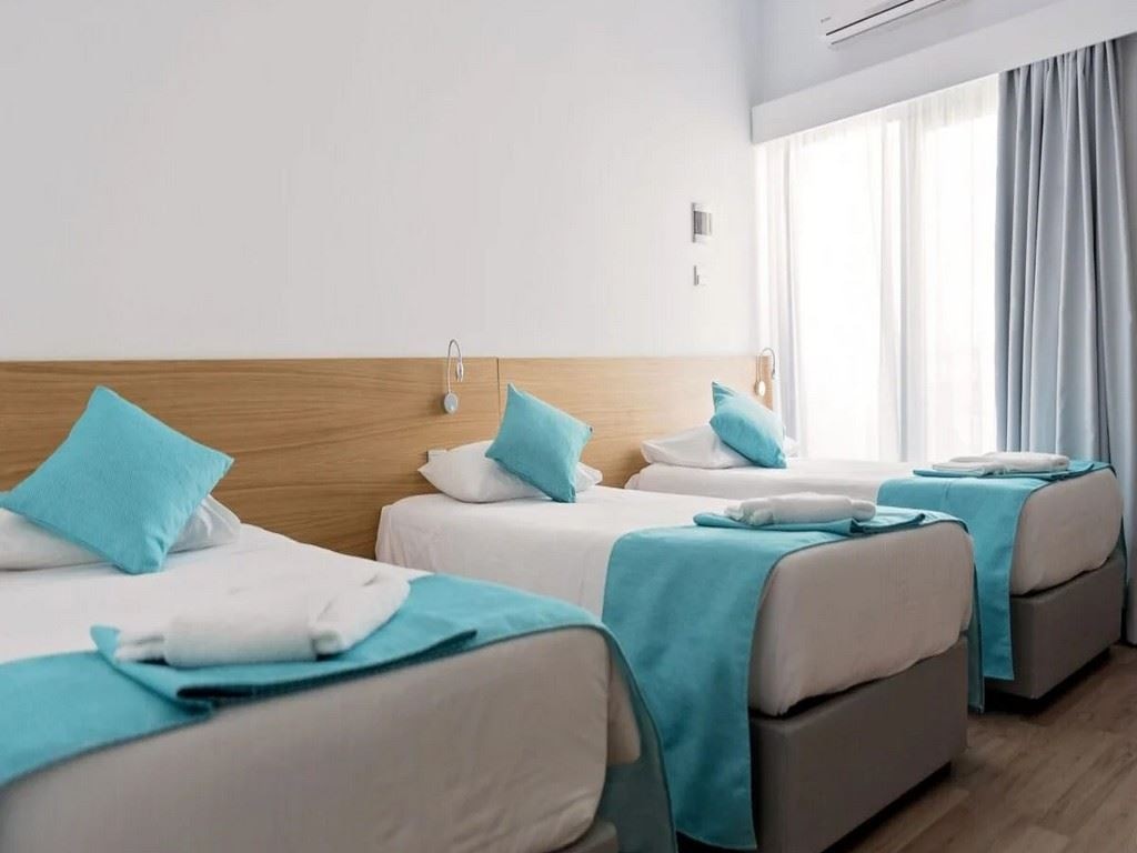 rooms-tiple-room--balcony
