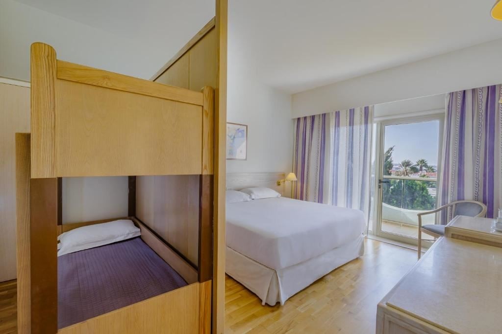 rooms-annex-superior-family-room--inland-view-balcony-