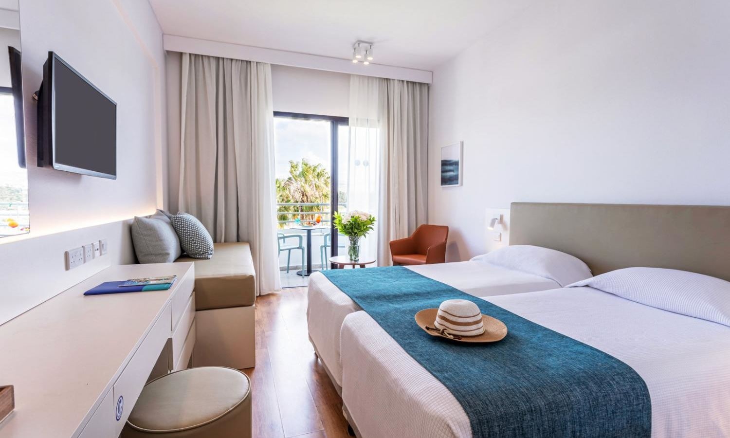 rooms-standard-room-balcony