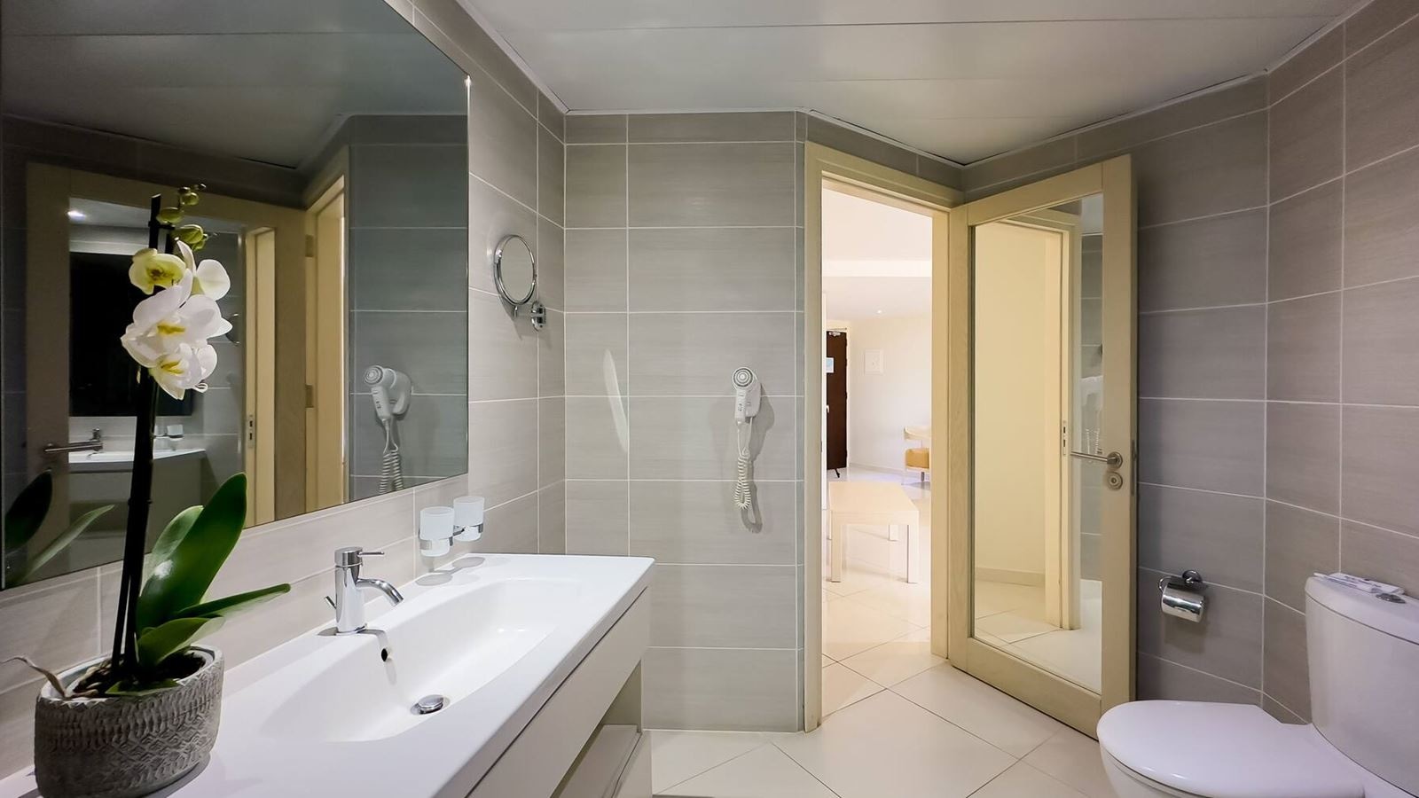 rooms-premium-room-balcony