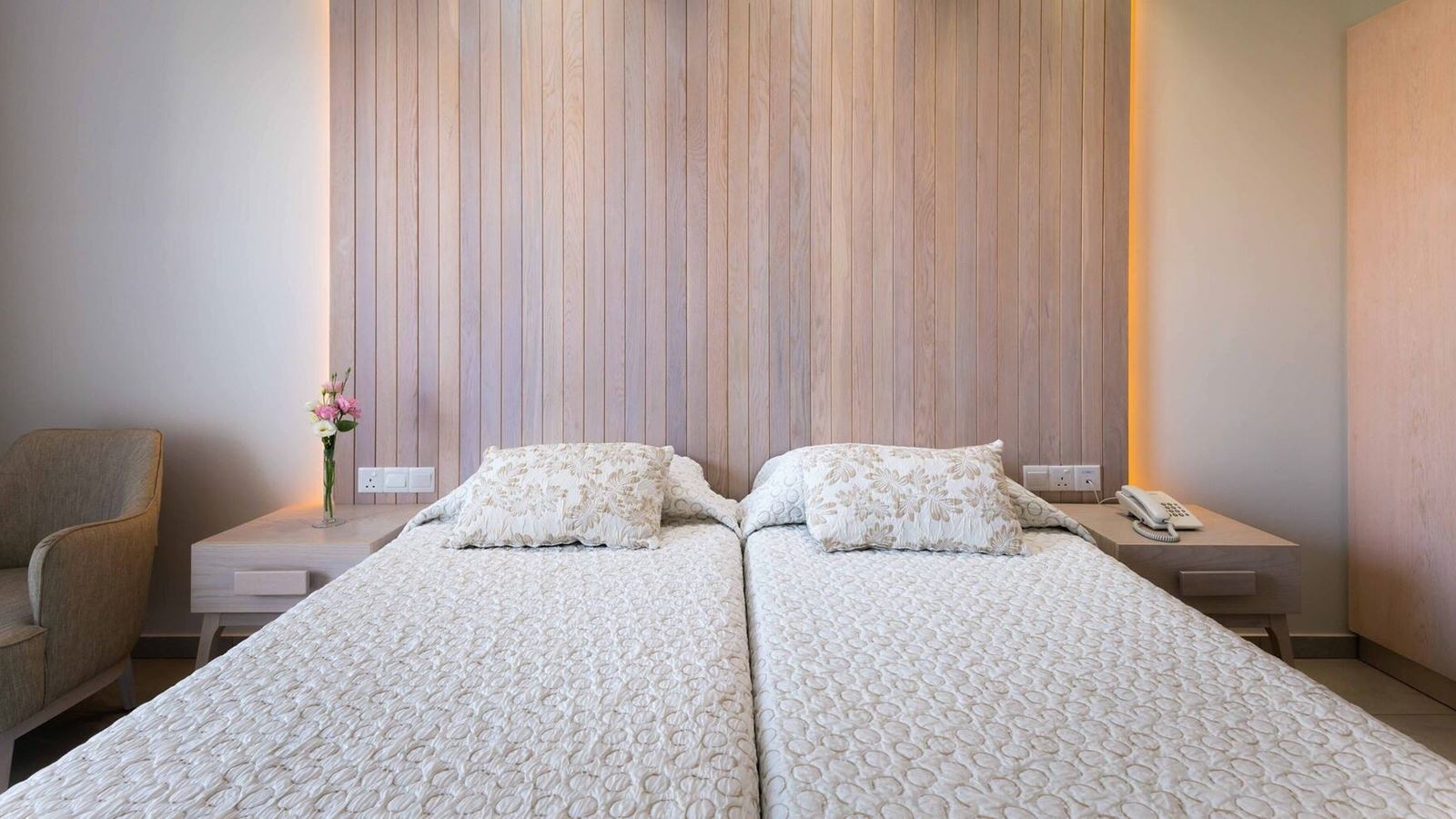 rooms-room-seaview-swimuppoolterrace