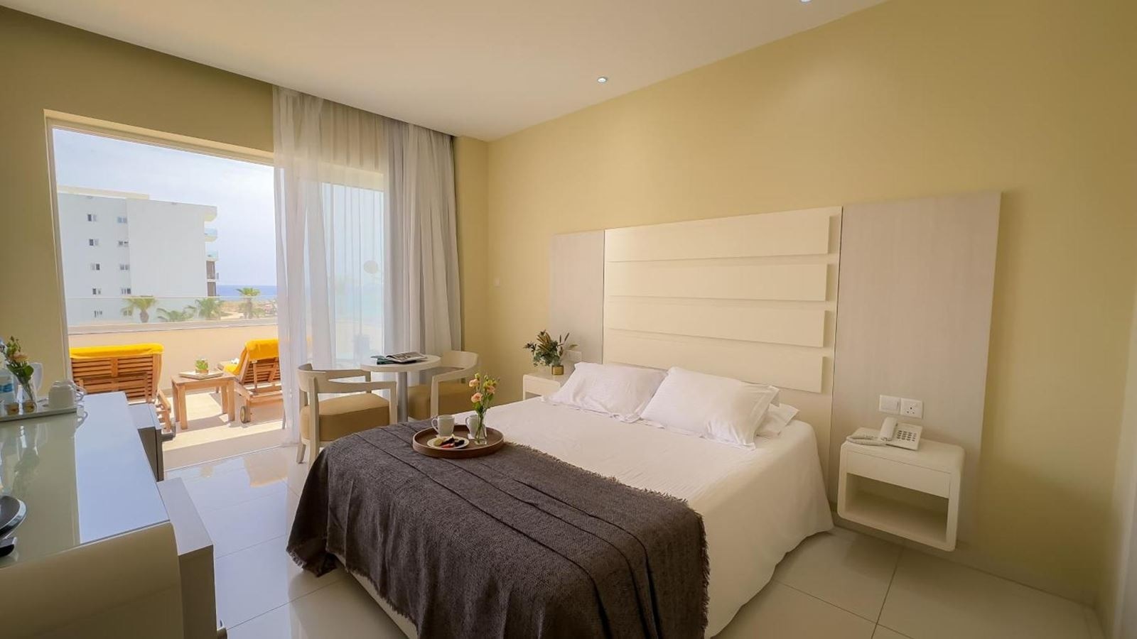 rooms-superior-room-seaview-balcony