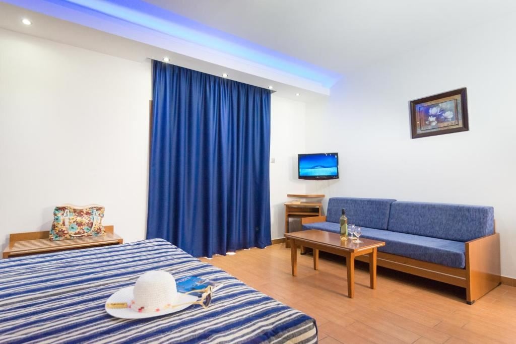 rooms-1-bedroom-deluxe-apartment-balcony-or-terrace