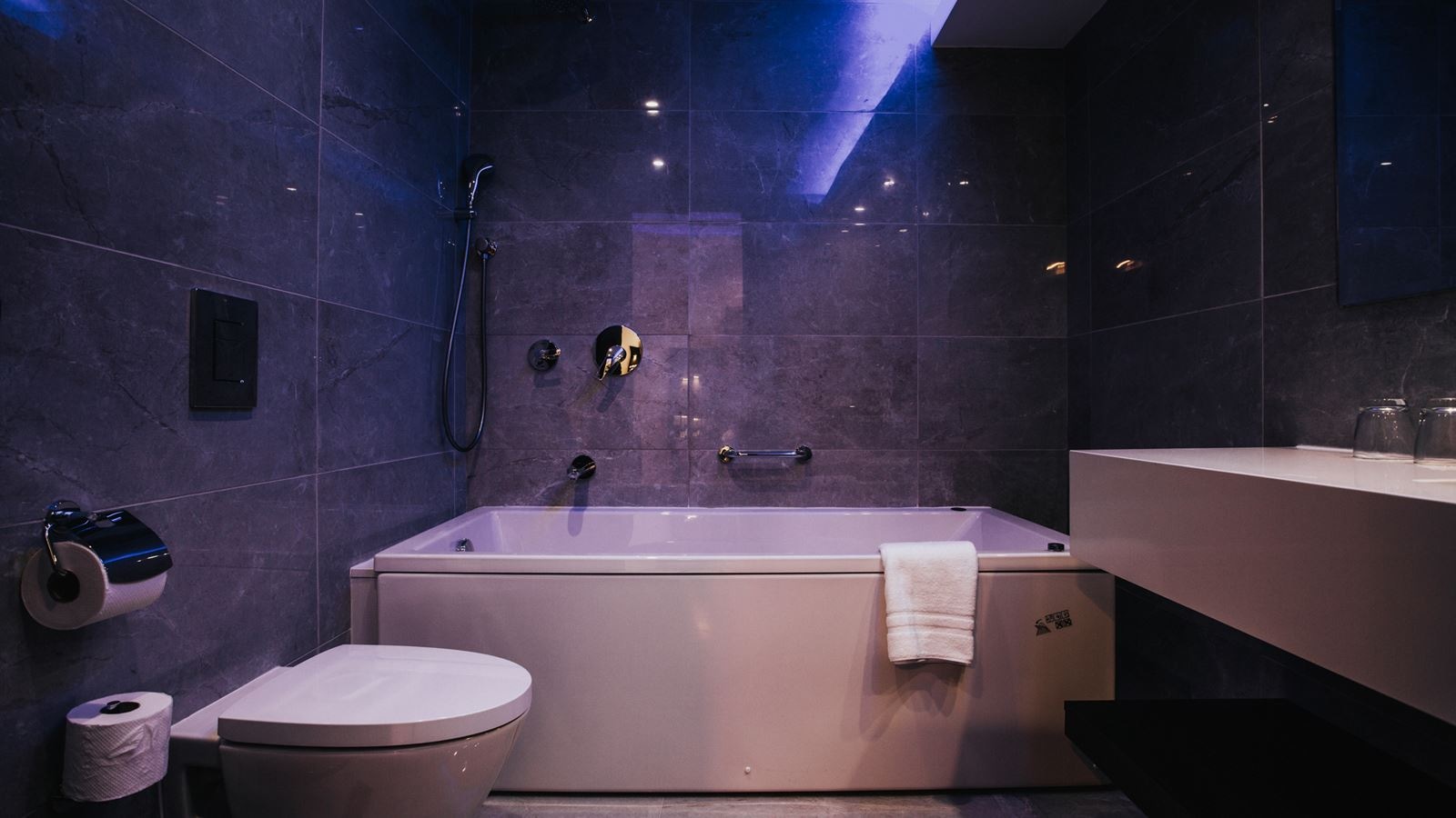 rooms-suite-balcony