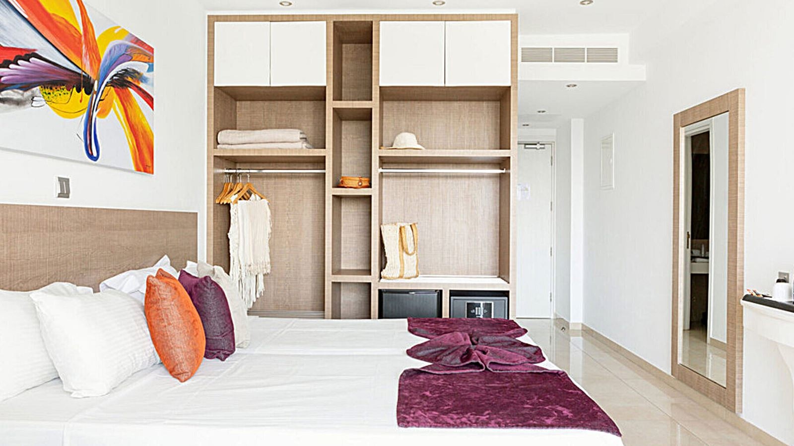 rooms-superior-room-seaview-balcony
