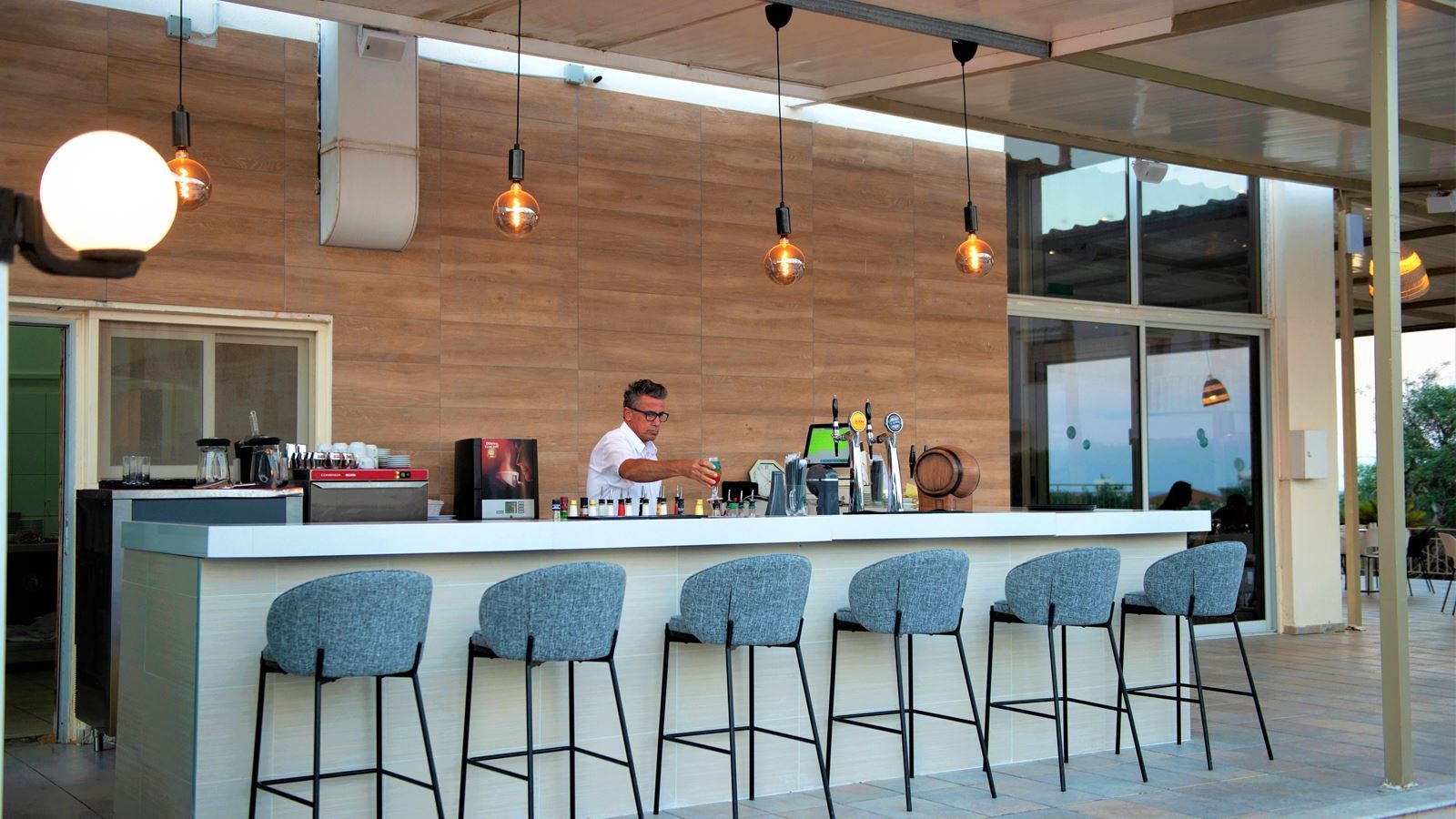 bars-arpa-pool-bar