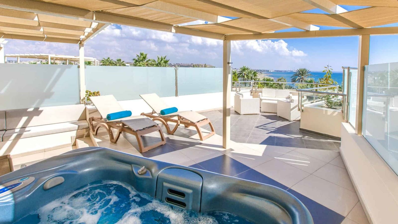 rooms-suite-lateral-sea-view-with-private-jacuzzi