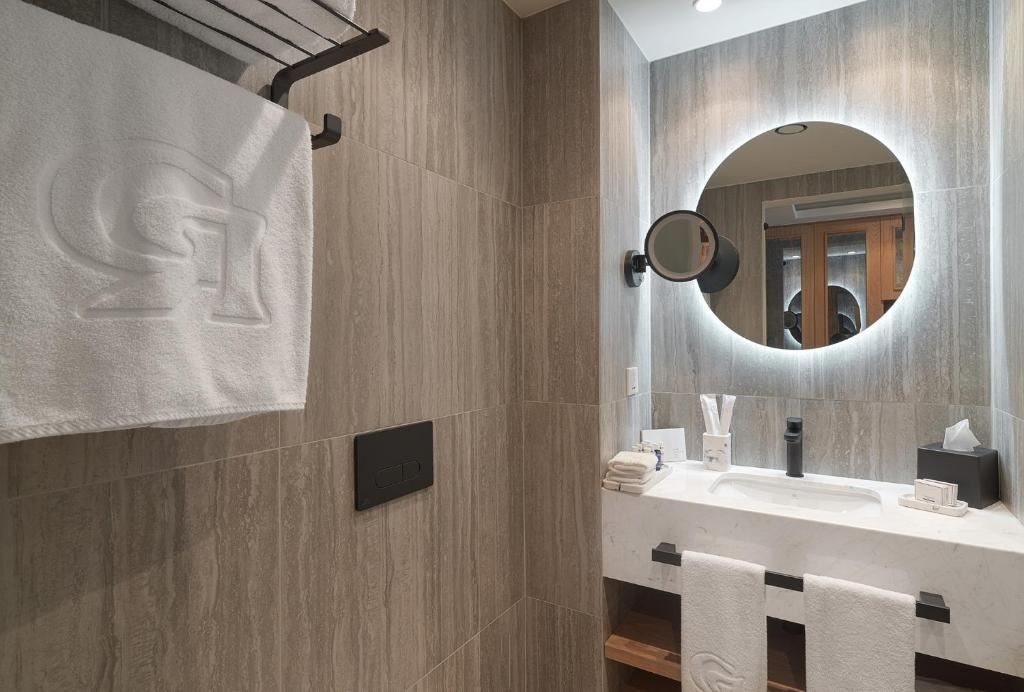 rooms-deluxe-room
