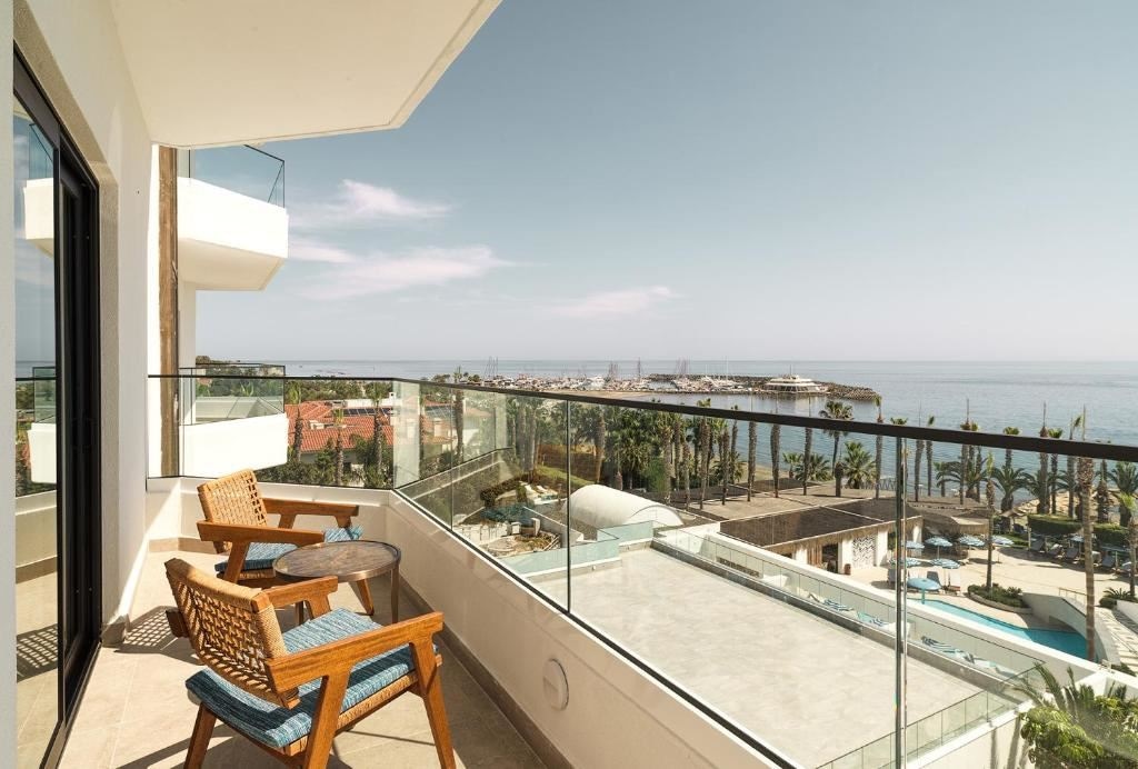 rooms-1-bedroom-signature-suite-sea-view--jacuzzi