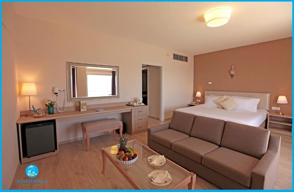 rooms-standard-familyroom-seaview-balcony