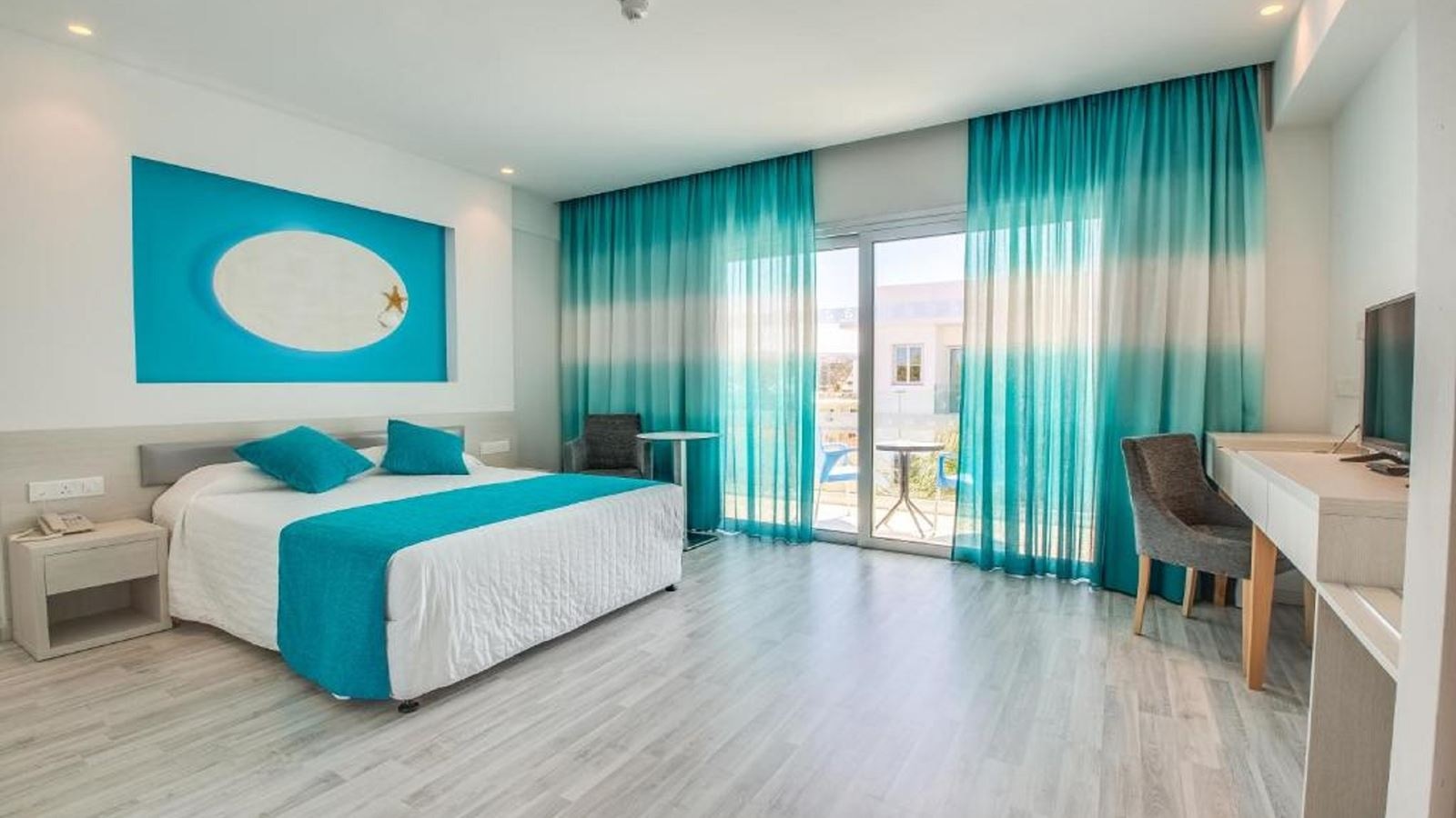 rooms-family-room-inland-view