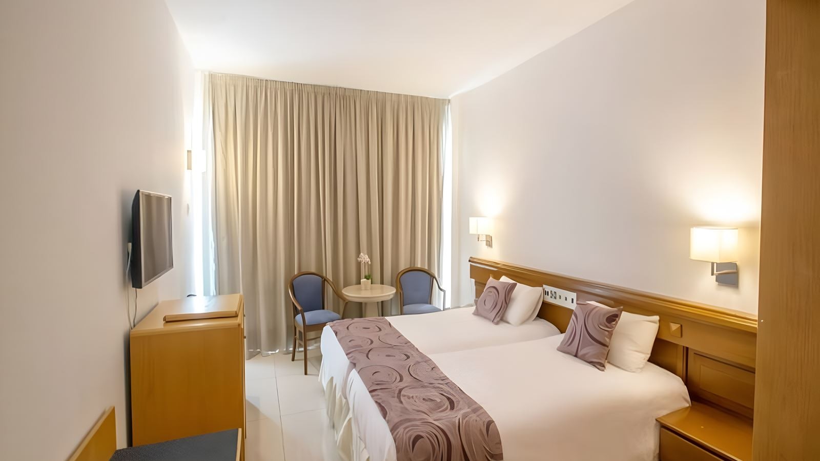 rooms-singleuse-standard-room-inland-view-balcony