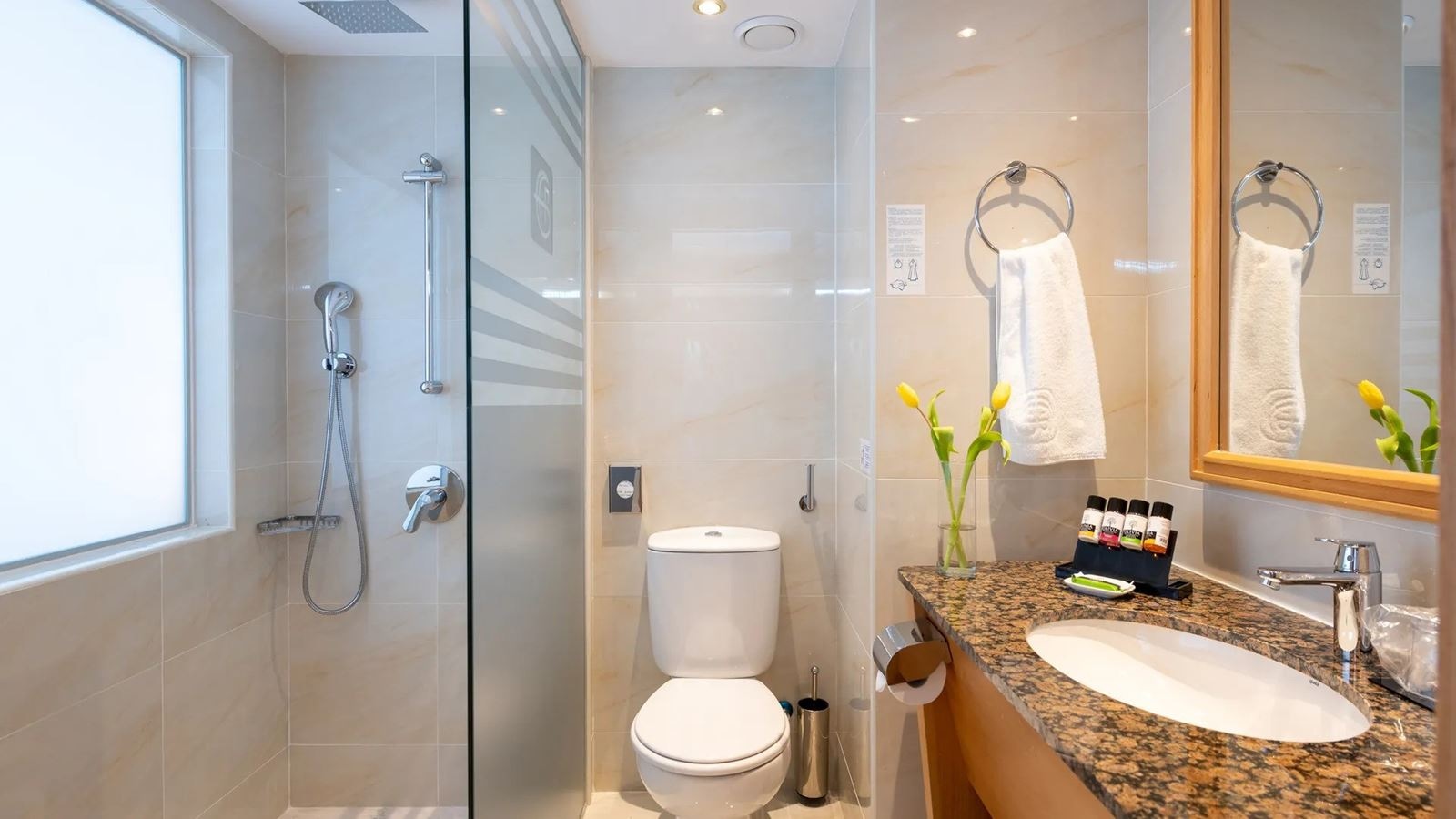 rooms-classic-room-lateralseaview