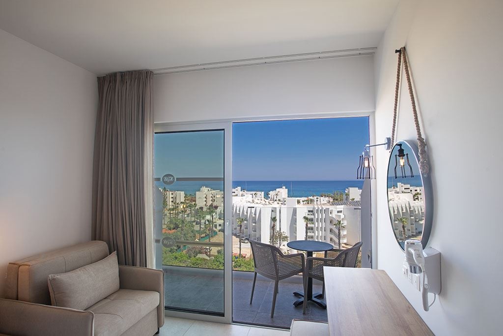 rooms-double-room-seaview-balcony