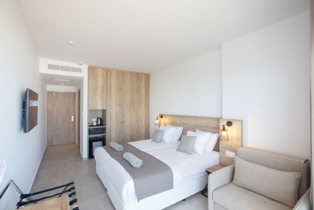 rooms-double-room-seaview-balcony