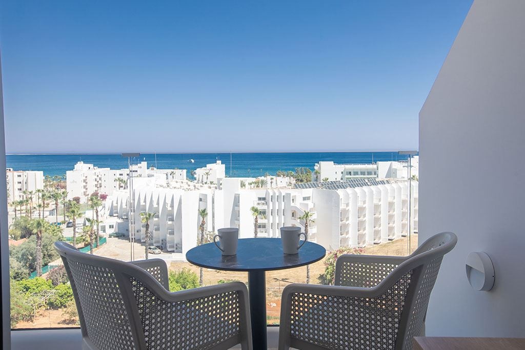 rooms-single-room-seaview-balcony