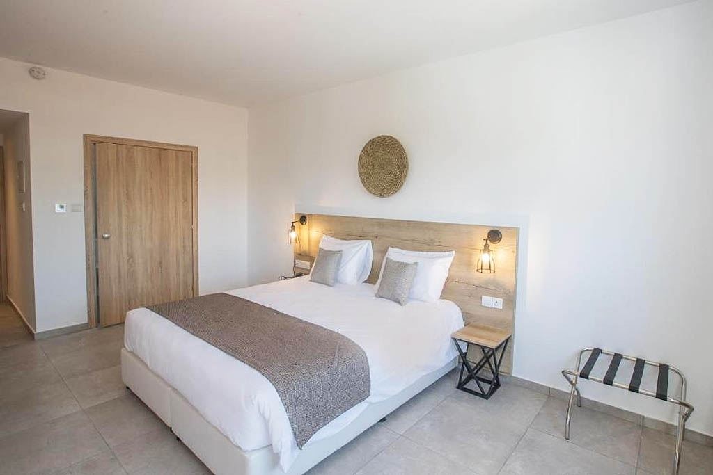 rooms-single-room-seaview-balcony