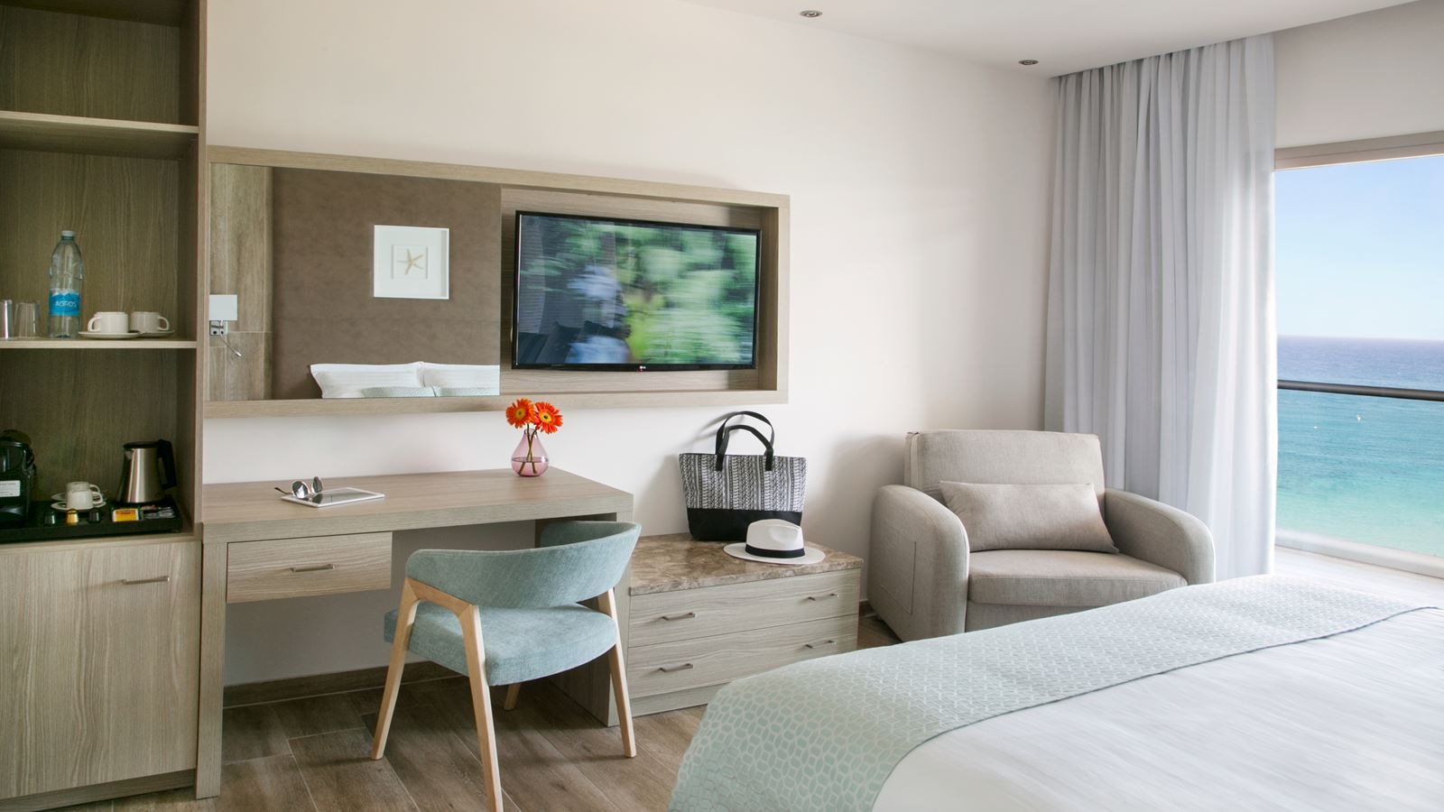 rooms-room-superior-front-seaview