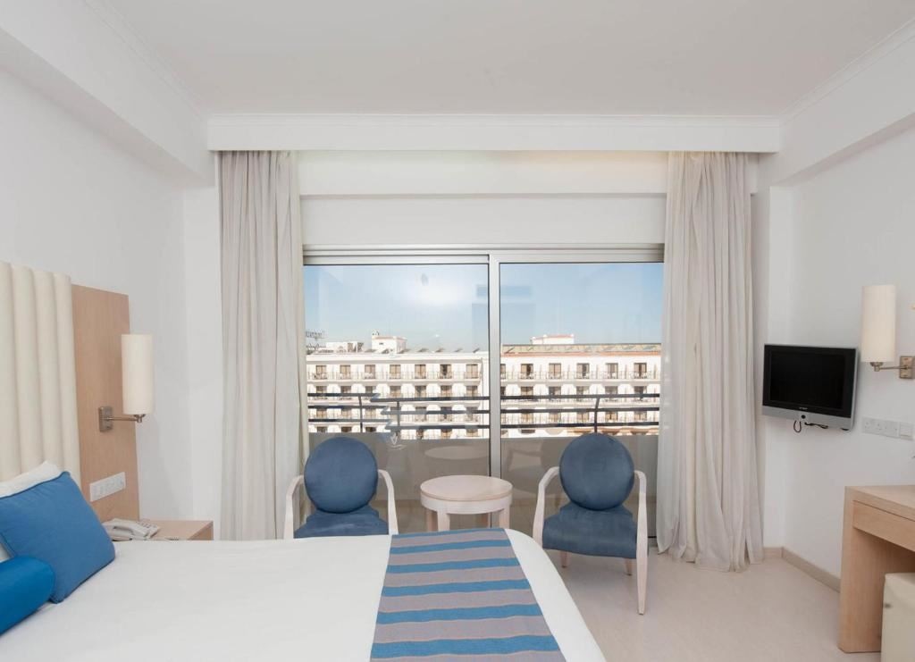 rooms-standard-room-balcony-or-terrace