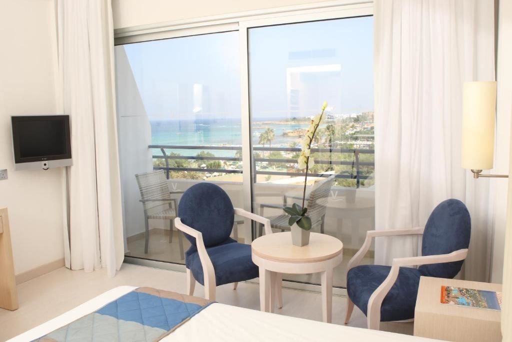 rooms-standard-room-lateralseaview-balcony-or-terrace