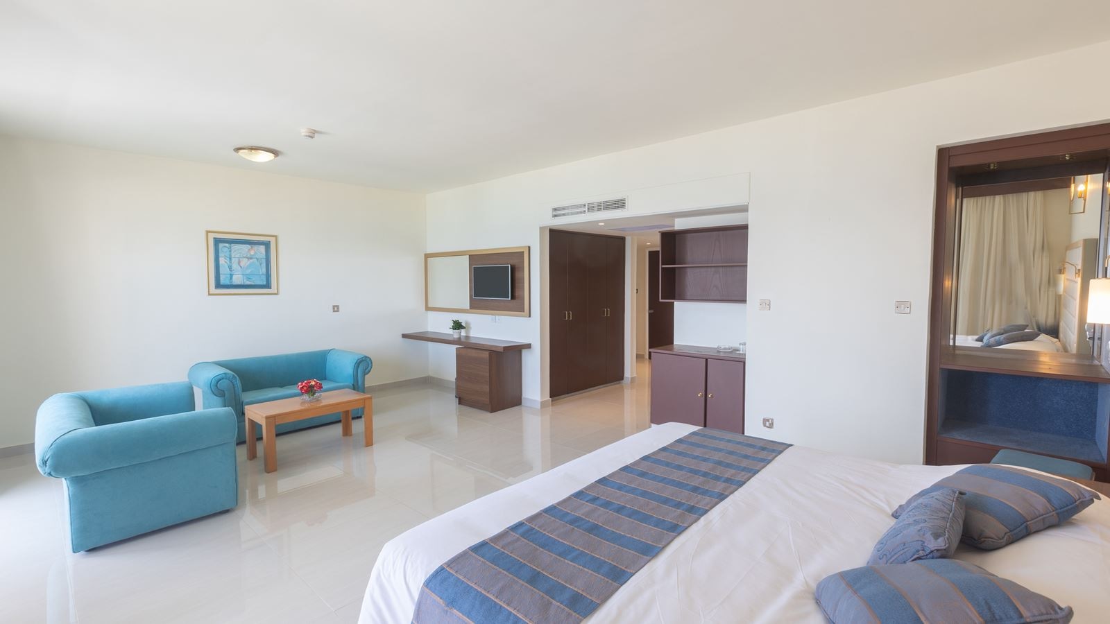rooms-familyroom-seaview-balcony