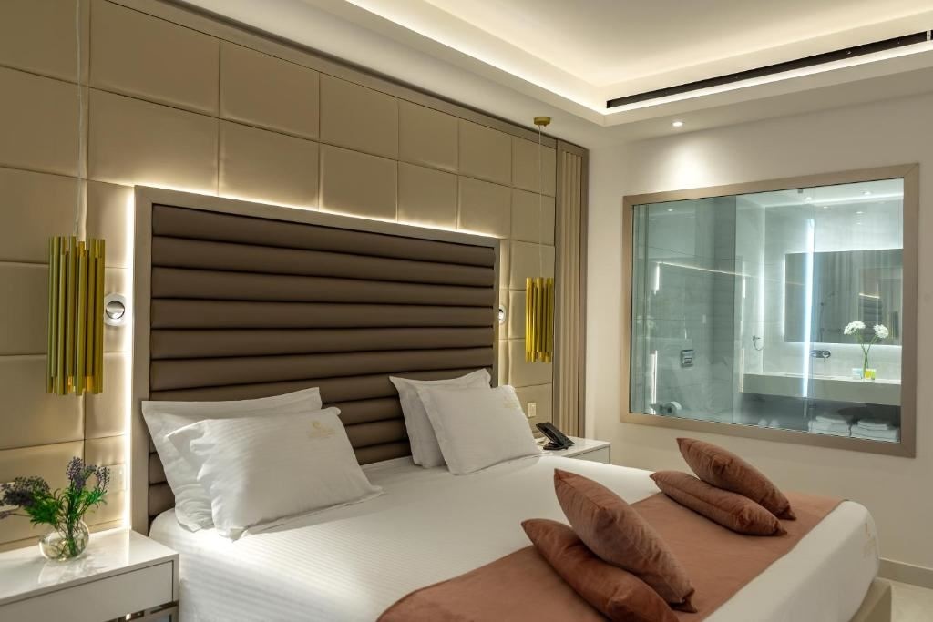 rooms-superior-room-seafront-balcony