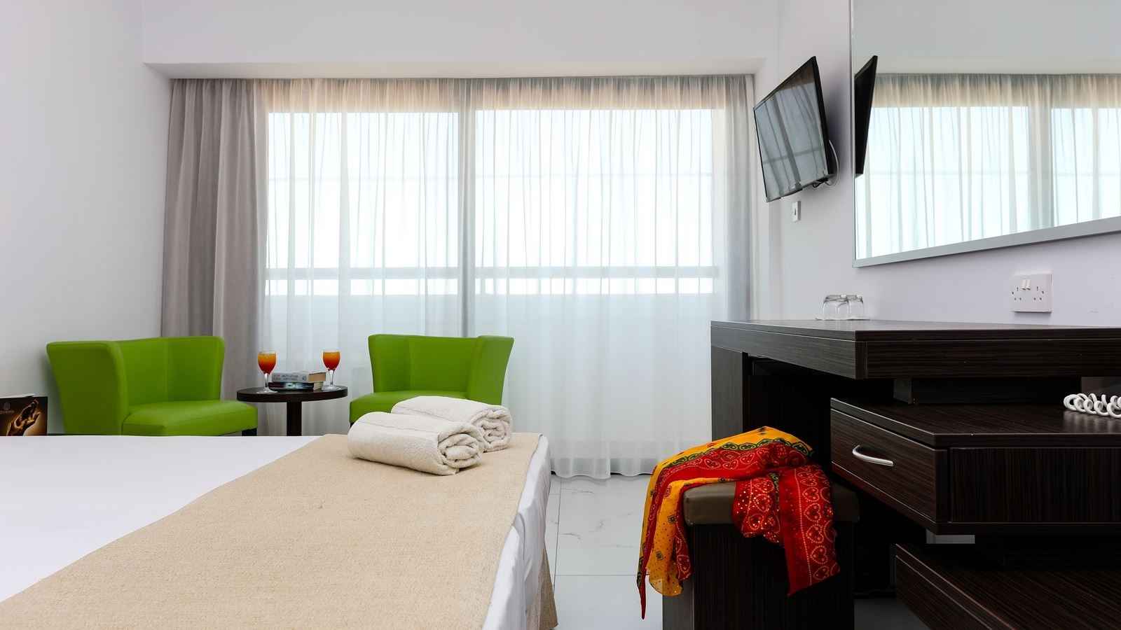 rooms-superior-roomlateralseaview-balcony-or-terrace