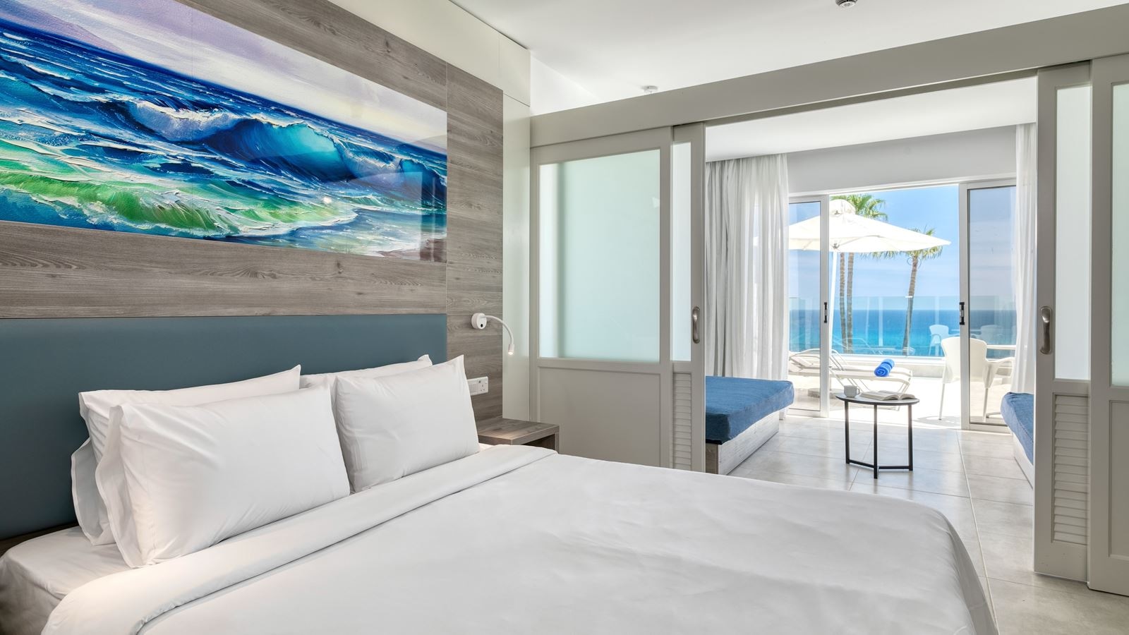 rooms-standard-familyroom-seaview-balcony-or-terrace