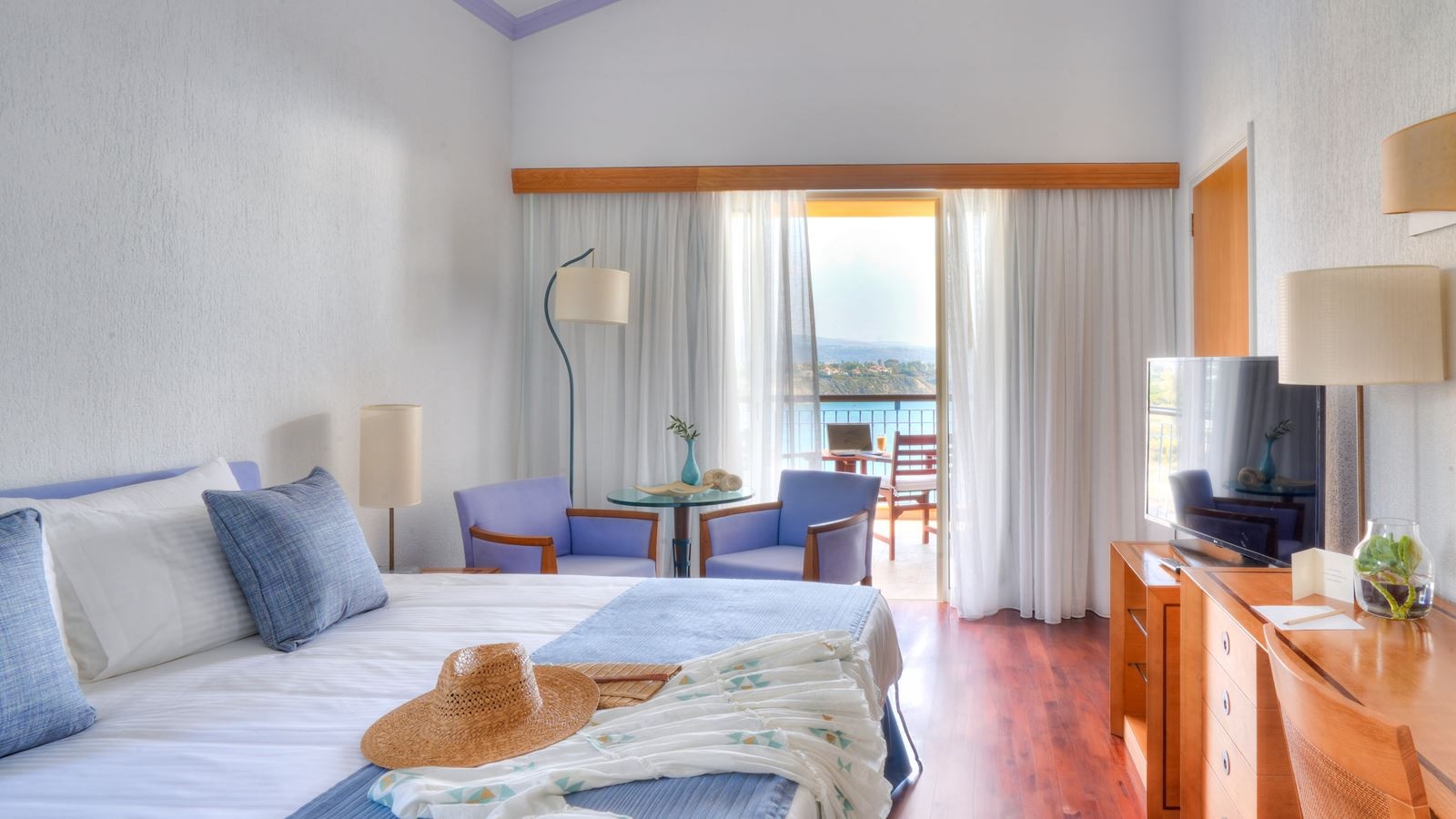 rooms-room-sea-view