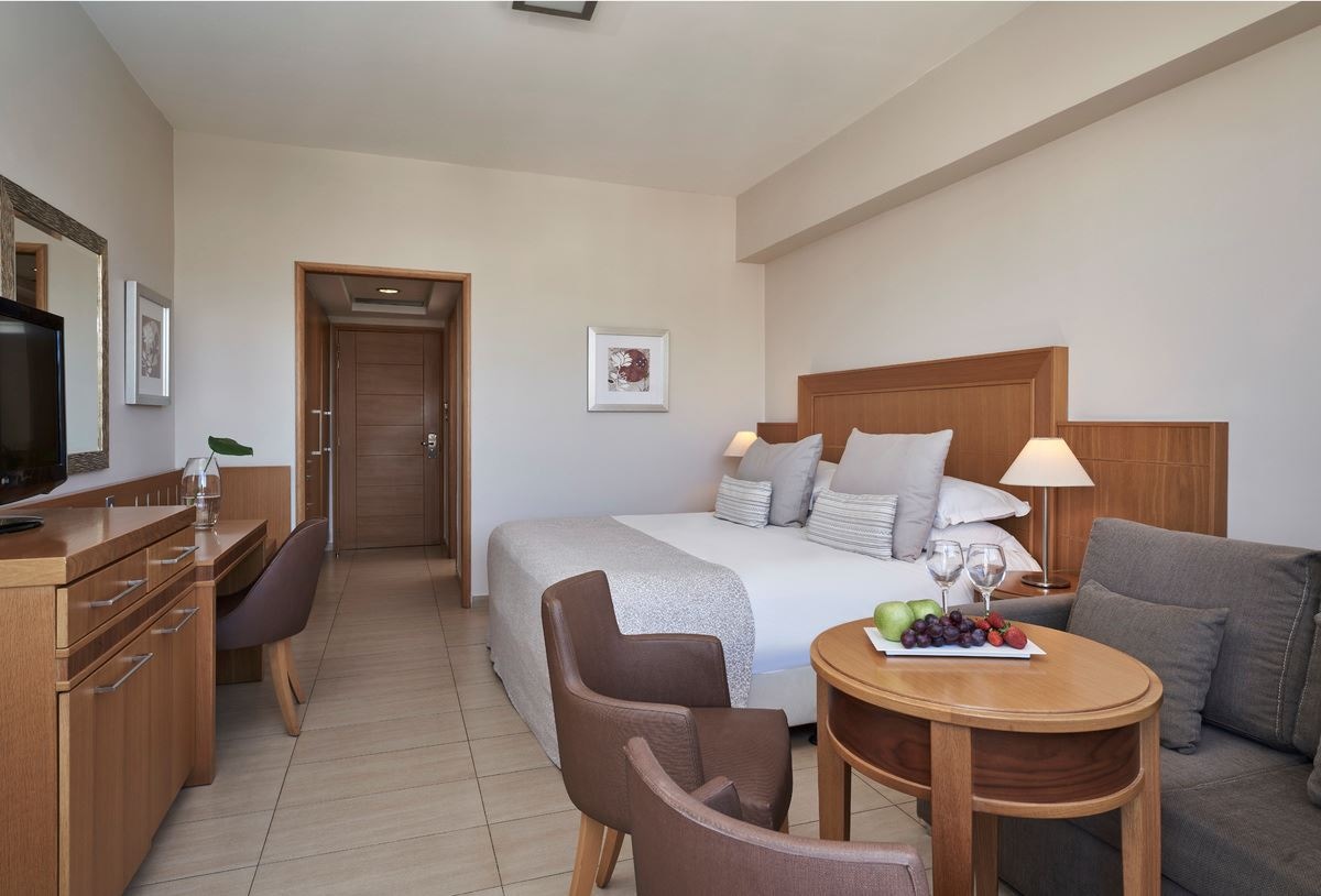 rooms-standard-family-room-balcony
