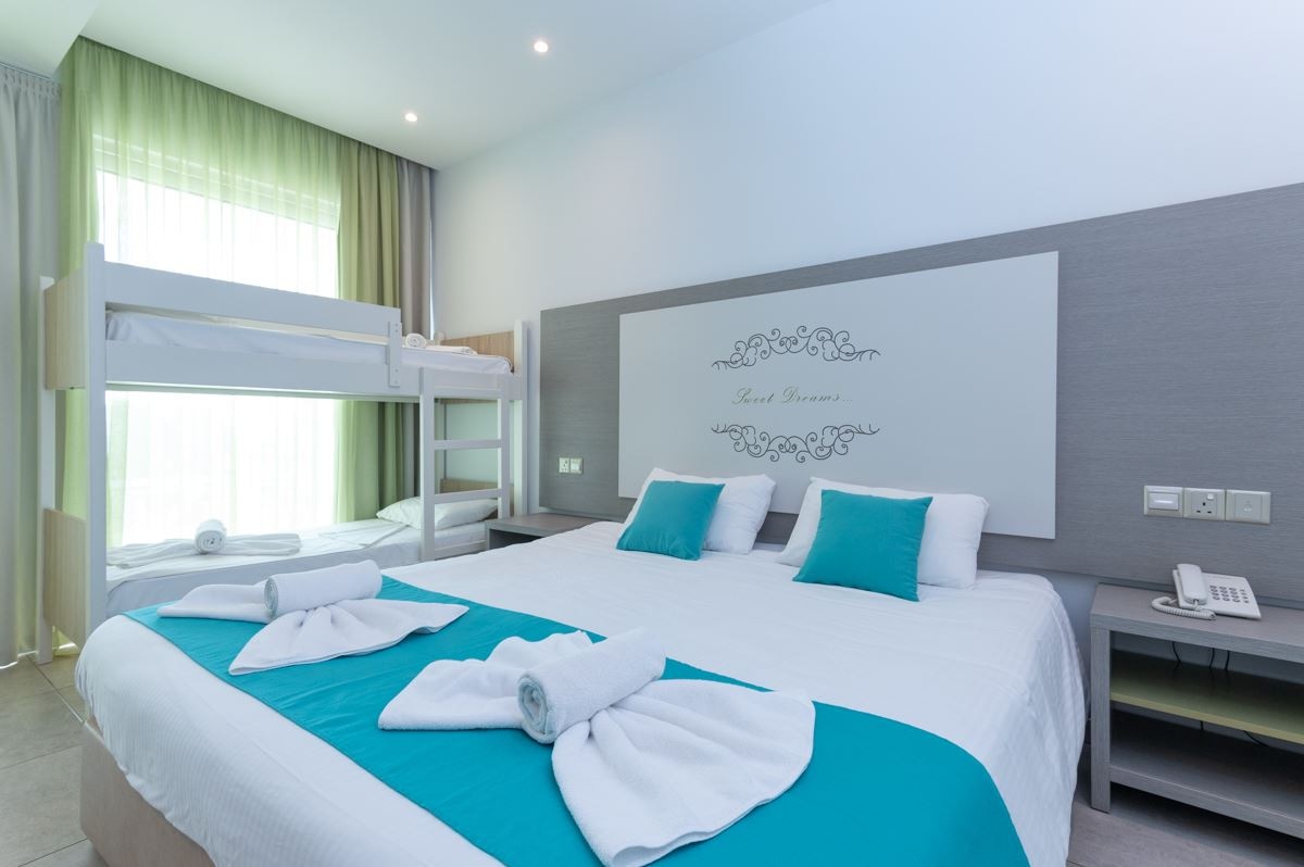 rooms-superior-room