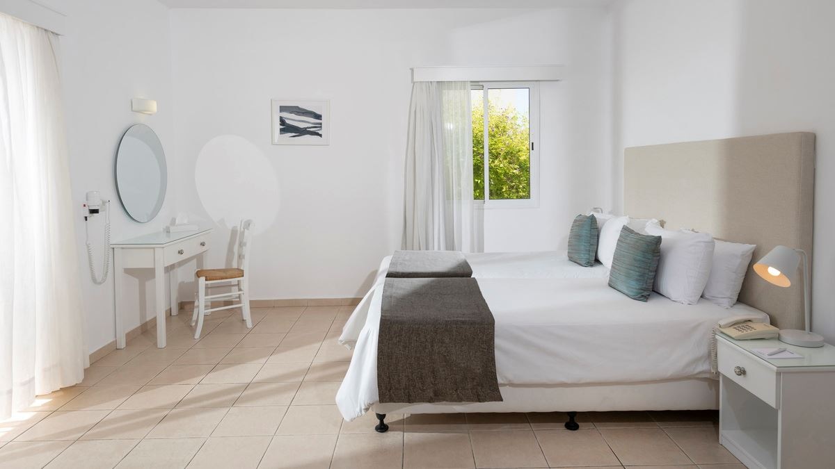 rooms-studio-balcony-or-terrace