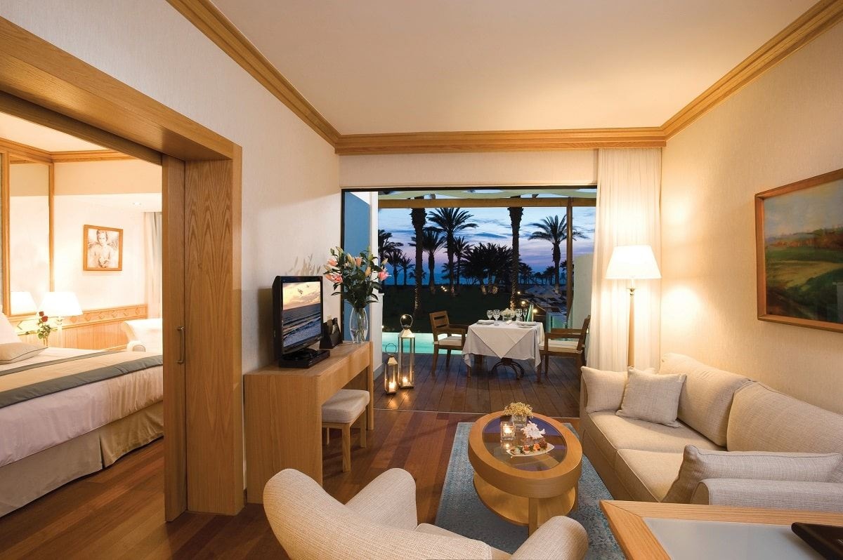 rooms-executive-one-bedroom-suite-seaview-with-private-pool