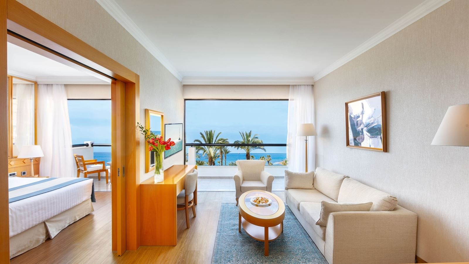 rooms-superior-one-bedroom-suite-seaview