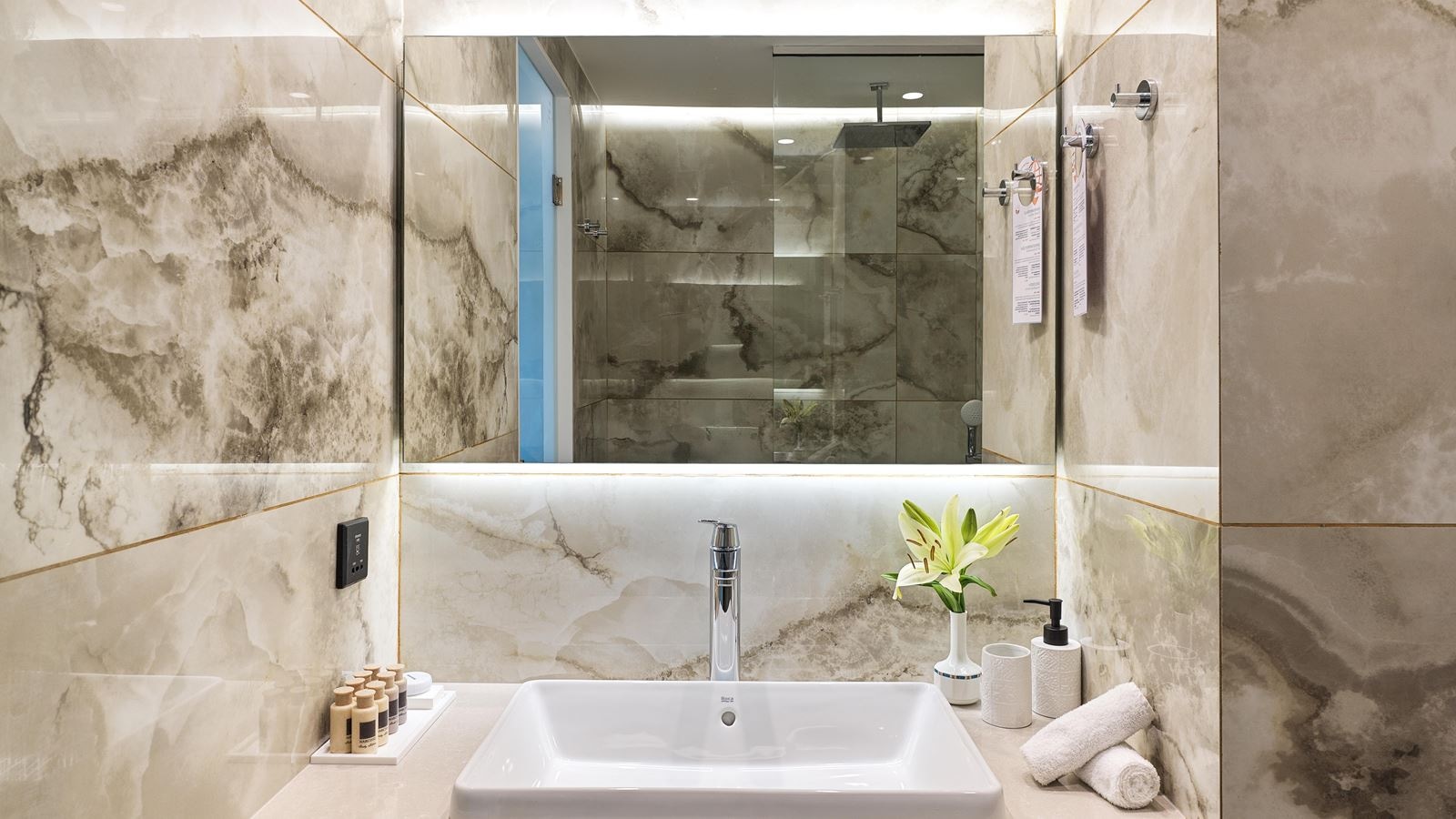 rooms-deluxe-room-seaview