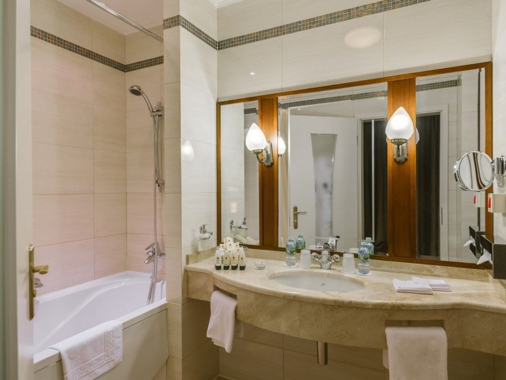 rooms-standard-luxe-room