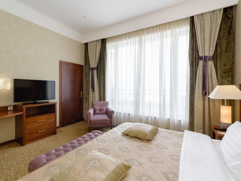 rooms-studio-quadruple-room